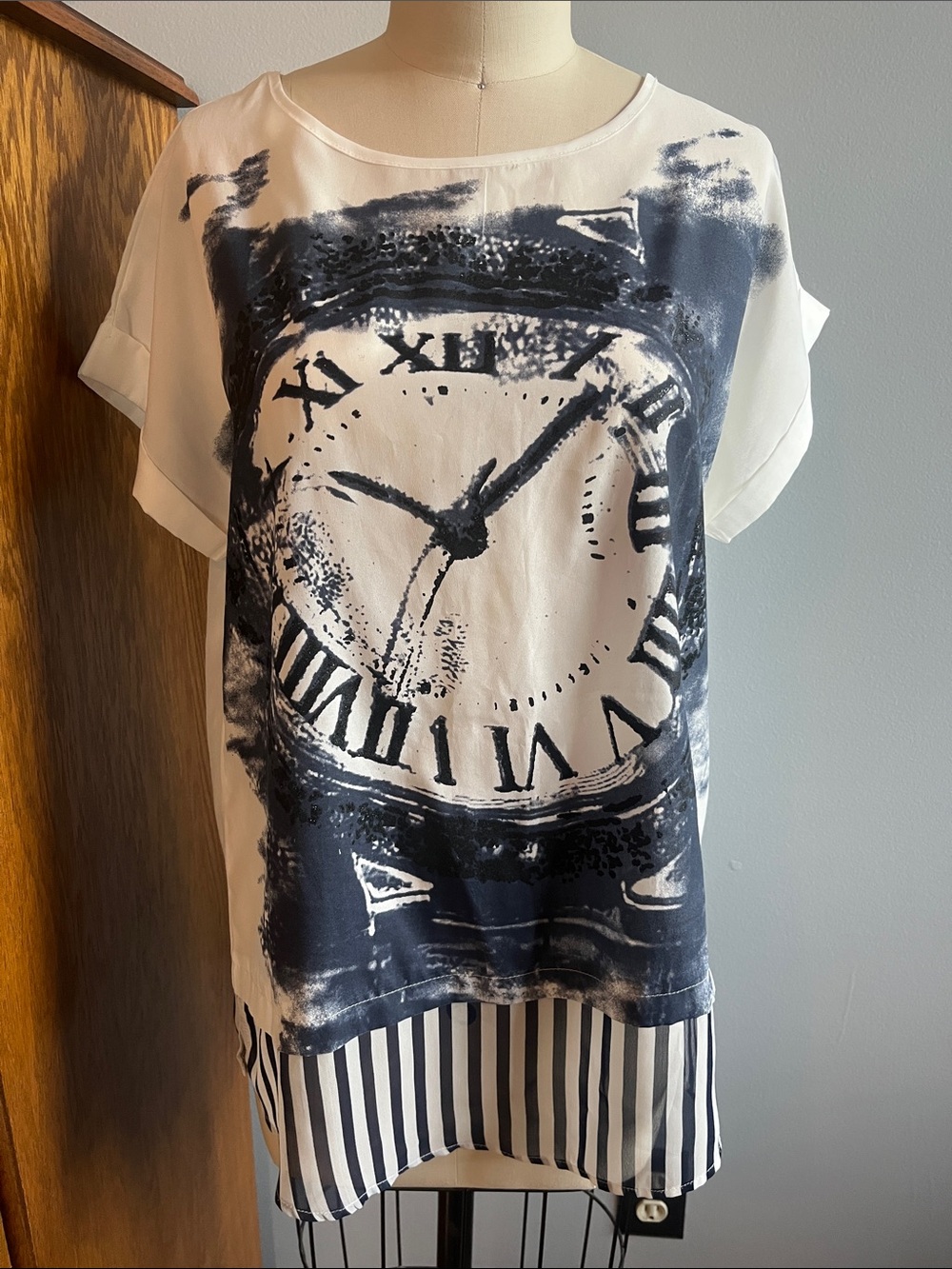 Lanalee White and Navy Clock-Print Short Sleeve Blouse